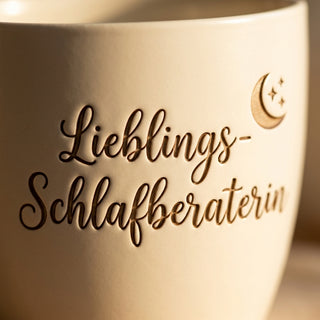Personalisierter Blumentopf mit Gravur — Geschenk Schlafberaterin Danke Abschied — Detailaufnahme