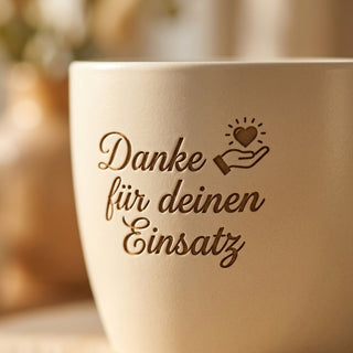 Personalisierter Blumentopf »Danke für deinen Einsatz« — Geschenk Sekretärin — Detailaufnahme