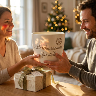 Persönliches Geschenk für Industriemechaniker – Gravur: Maschinenpause für dich — als persoenliche Geschenk-Uebergabe