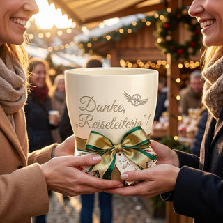 Personalisierter Blumentopf mit Gravur — Dankeschön Geschenk Reiseleiterin — als persoenliche Geschenk-Uebergabe