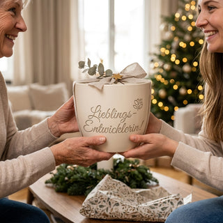 Personalisierter Blumentopf mit Gravur — Geschenk Entwicklerin Abschied — als persoenliche Geschenk-Uebergabe