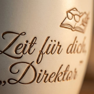 Personalisierter Blumentopf mit Gravur — Geschenk Hoteldirektor — Detailaufnahme