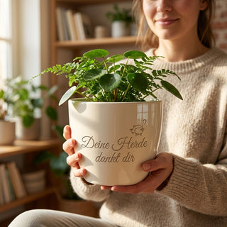 Personalisierter Blumentopf „Deine Herde dankt dir“ — Geschenk Schäferin — im Wohnambiente