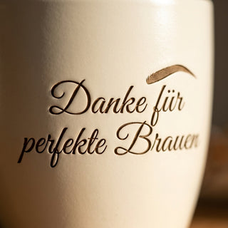 Persönliches Geschenk für Browartistinnen – Gravur: Danke für perfekte Brauen — Detailaufnahme