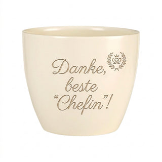 Blumentopf mit Gravur „Danke, beste Chefin!“ — Geschenk für Teamleiterin — Detailansicht der Lasergravur
