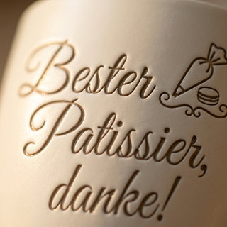 Personalisierter Blumentopf mit Gravur — Geschenk Patissier Danke — Detailaufnahme