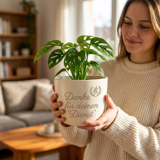 Persönliches Geschenk für Soldatin – Gravur: Danke für deinen Dienst — im Wohnambiente