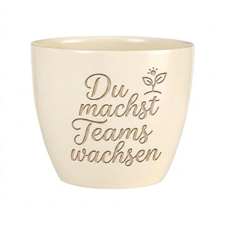 Personalisierter Blumentopf mit Lasergravur — Geschenk Personalerin — Detailansicht der Lasergravur