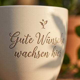 Personalisierter Blumentopf mit Gravur — Geschenk Schwester zum Geburtstag — Detailaufnahme