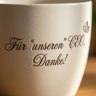 Personalisierter Blumentopf — Geschenk CEO Dankeschön Geschäftsführer — Detailaufnahme