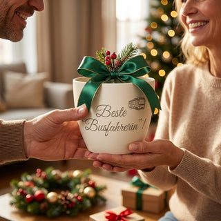 Personalisierter Blumentopf mit Gravur — Geschenk Busfahrerin Abschied — als persoenliche Geschenk-Uebergabe