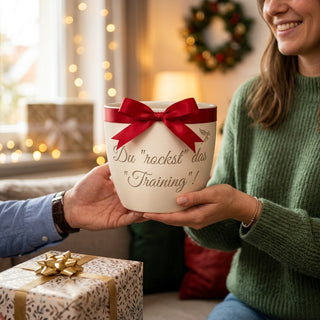 Personalisierter Blumentopf mit Gravur — Geschenk für Fitnesstrainerin — als persoenliche Geschenk-Uebergabe