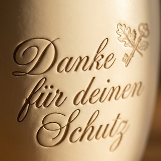 Personalisierter Blumentopf mit Gravur — Dankeschön für Sicherheitskräfte — Detailaufnahme
