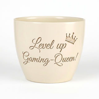 Personalisierter Blumentopf mit Gravur — Gaming Geschenk für Gamerinnen — Detailansicht der Lasergravur