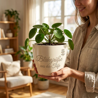 Personalisierter Blumentopf mit Gravur — Taucherin Geschenk zum Geburtstag — im Wohnambiente