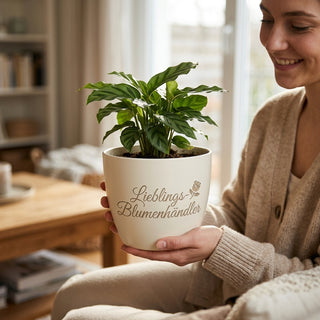 Personalisierter Blumentopf mit Gravur — Geschenk für Blumenhändler — im Wohnambiente