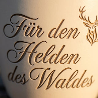 Personalisierter Blumentopf »Für den Helden des Waldes« — Geschenk Waldarbeiter — Detailaufnahme