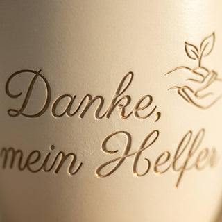 Personalisierter Blumentopf mit Gravur — Danke Geschenk Bewährungshelfer Abschied — Detailaufnahme