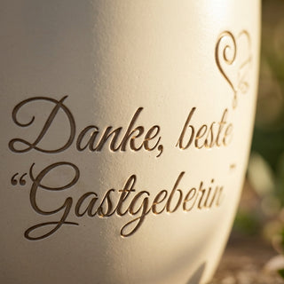 Geschenk für Hotelfachfrau mit Gravur – Danke, beste Gastgeberin — Detailaufnahme