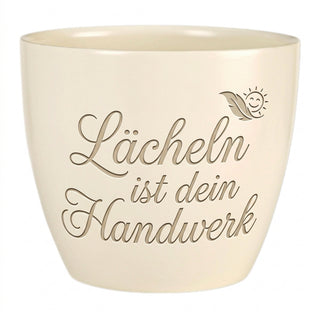 Personalisierter Blumentopf mit Gravur — Geschenk Zahntechniker Abschied — Detailansicht der Lasergravur