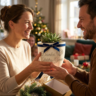 Personalisierter Blumentopf — Geschenk Elektrotechniker Abschied Dank — als persoenliche Geschenk-Uebergabe