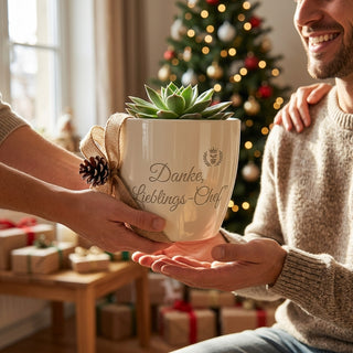 Personalisierter Blumentopf mit Gravur — Geschenk Restaurantleiter Abschied — als persoenliche Geschenk-Uebergabe