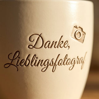 Personalisierter Blumentopf mit Gravur — Danke Geschenk für Hobbyfotograf — Detailaufnahme