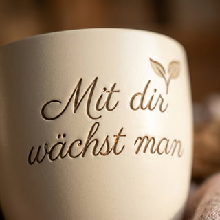 Personalisierter Blumentopf mit Gravur — Geschenk für Ausbilderin Abschied — nahaufnahme