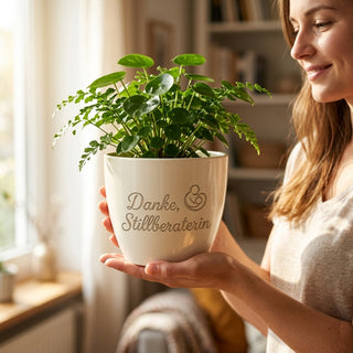 Personalisierter Blumentopf mit Gravur — Danke Geschenk für Stillberaterin — im Wohnambiente