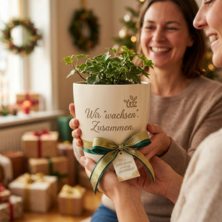 Personalisierter Blumentopf mit Gravur — Geschenk für WG-Partner & Mitbewohner — als persoenliche Geschenk-Uebergabe