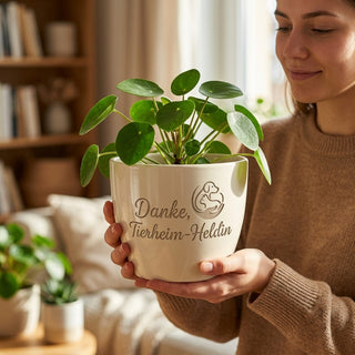 Personalisierter Blumentopf mit Gravur — Danke Geschenk für Tierheimmitarbeiterin — im Wohnambiente
