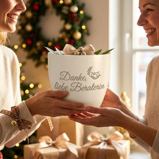 Personalisierter Blumentopf mit Gravur — Geschenk für Feng Shui Beraterin — als persoenliche Geschenk-Uebergabe