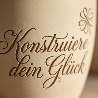 Personalisierter Blumentopf mit Gravur — Geschenk für Bauingenieur — Detailaufnahme