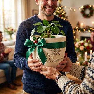 Personalisierter Blumentopf mit Gravur — Geschenk Flugkapitän Dankeschön — als persoenliche Geschenk-Uebergabe