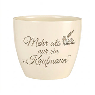 Personalisierter Blumentopf mit Gravur — Geschenk für Großhandelskaufmann — Detailansicht der Lasergravur