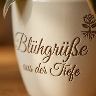 Personalisierter Blumentopf mit Gravur — Taucherin Geschenk zum Geburtstag — Detailaufnahme