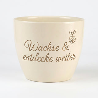 Geschenk für Forscherinnen – Blumentopf mit persönlicher Gravur — Detailansicht der Lasergravur