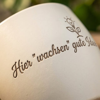 Personalisierter Blumentopf mit Gravur — Geschenk Projektleiter — Detailaufnahme
