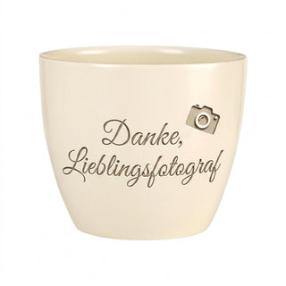Personalisierter Blumentopf mit Gravur — Danke Geschenk für Hobbyfotograf — Detailansicht der Lasergravur