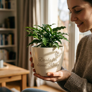 Personalisierter Blumentopf mit Gravur — Danke Geschenk für Harfenistin — im Wohnambiente