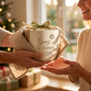 Einzigartiger Blumentopf mit Gravur – Geschenk für Reiki Meisterin — als persoenliche Geschenk-Uebergabe