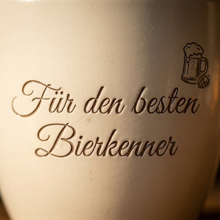 Personalisierter Blumentopf mit Gravur — Geschenk für Biertrinker & Kenner — Detailaufnahme