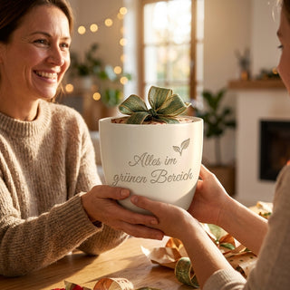 Personalisierter Blumentopf mit Gravur — Geschenk Rechtsanwalt Erfolg — als persoenliche Geschenk-Uebergabe