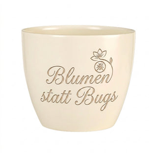 Blumentopf mit Gravur „Blumen statt Bugs“ — Geschenk Softwareentwickler — Detailansicht der Lasergravur