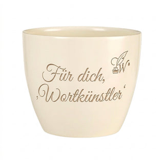 Personalisierter Blumentopf mit Gravur — Geschenk Werbetexter Wortkünstler — Detailansicht der Lasergravur