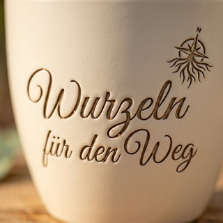 Persönliches Geschenk für Bewährungshelfer – Blumentopf mit Gravur — Detailaufnahme