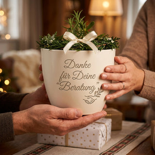 Personalisierter Blumentopf mit Gravur — Geschenk Vermögensberater Dankeschön — als persoenliche Geschenk-Uebergabe