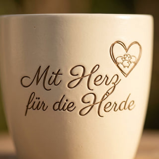 Personalisierter Blumentopf mit Gravur — Geschenk für Pferdewirt & Pferdefreund — Detailaufnahme