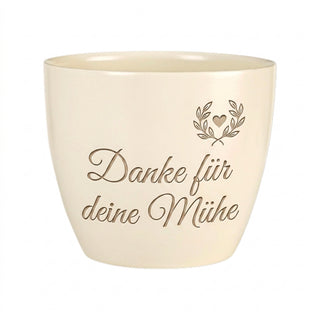 Personalisierter Blumentopf mit Gravur — Geschenk Raumpfleger Dankeschön — Detailansicht der Lasergravur