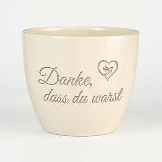 Personalisierter Blumentopf mit Gravur — Geschenk Trauer & Erinnerung — Detailansicht der Lasergravur